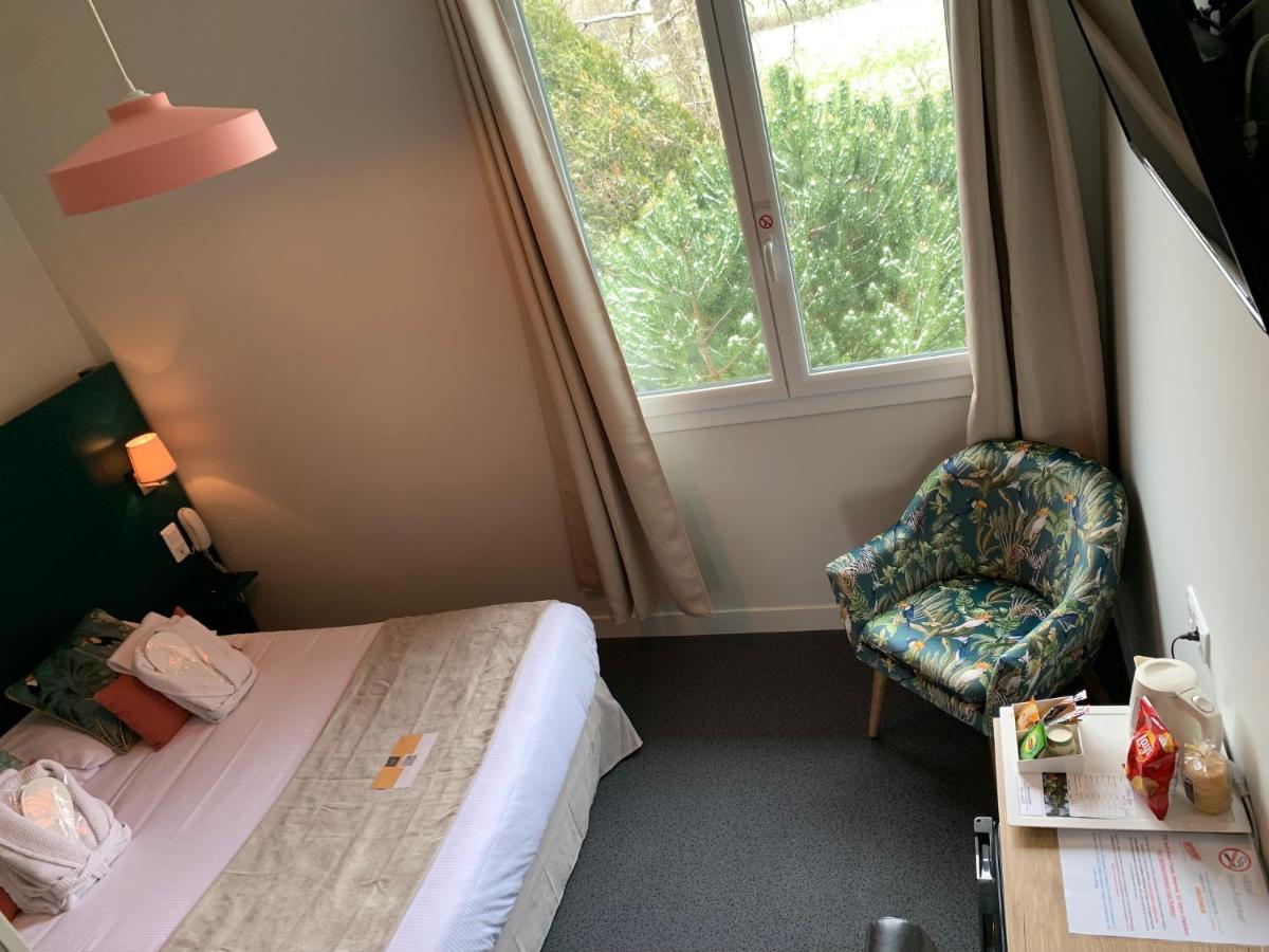 Un ou plusieurs lits dans un hébergement de l'établissement Logis hôtel Aux Berges de l'Aveyron
