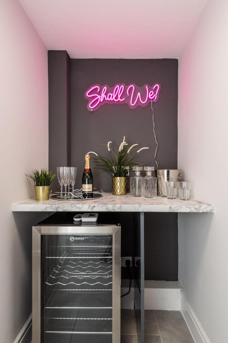 Host Apartments - Huge Seel Street Townhouse - Sleeps 17 - Perfect for Nightlife - Housity