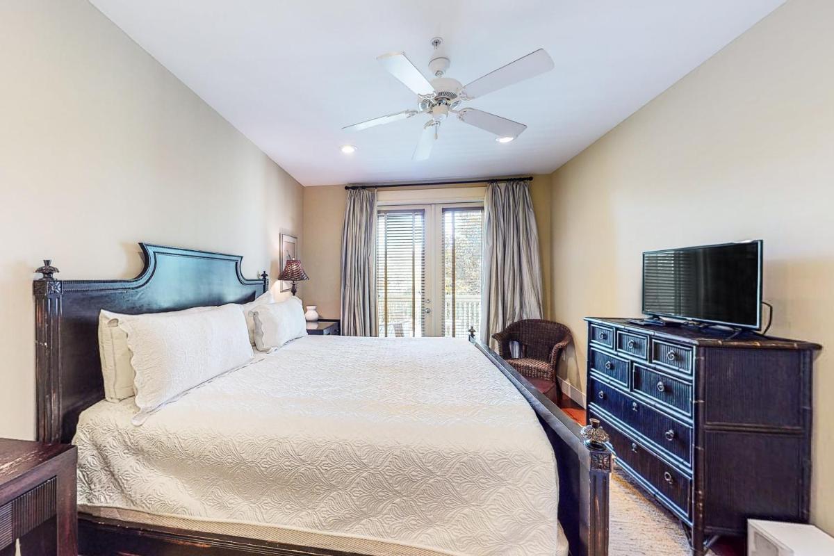 Grand Isle Getaway 205 - Housity