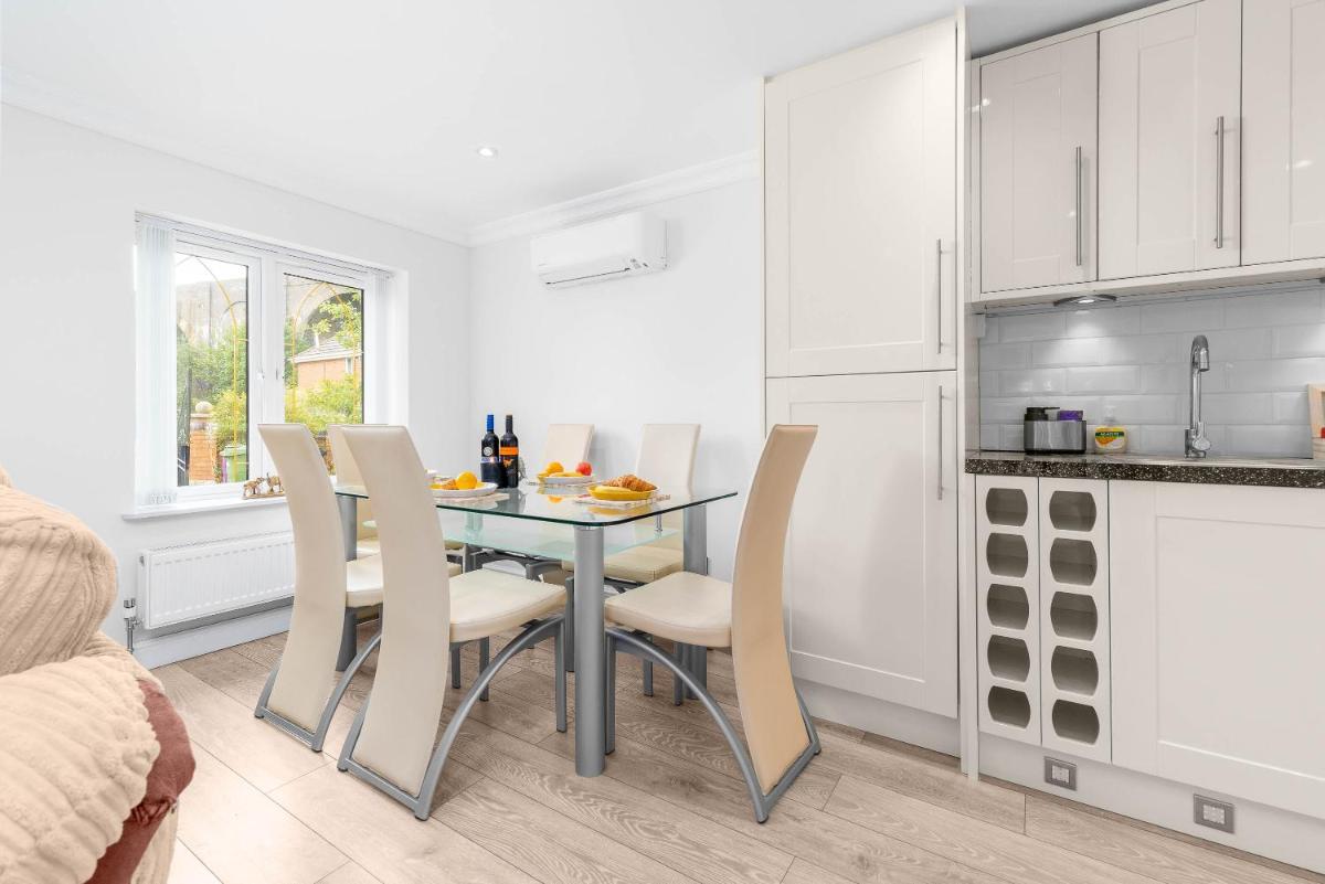 Luxury 1-bedroom Private Annex - Viaduct Lodge - Housity