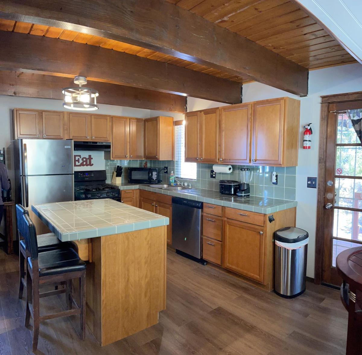 The Bear House in Arrowbear! - Housity