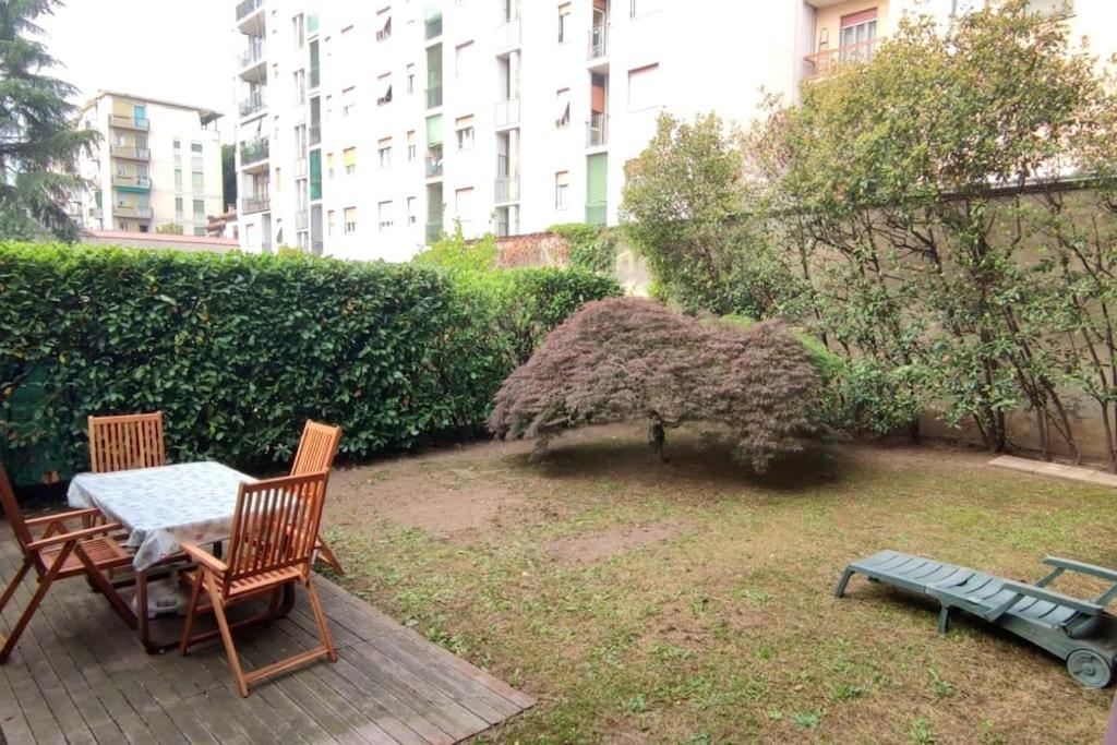 Suitetrails - Papavero Rosso - trilocale con giardino a 5 minuti dal centro di Monza