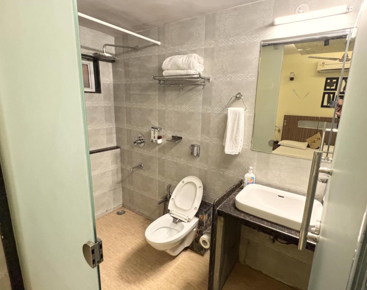 Royal Palms Luxury Service Apartment - Housity