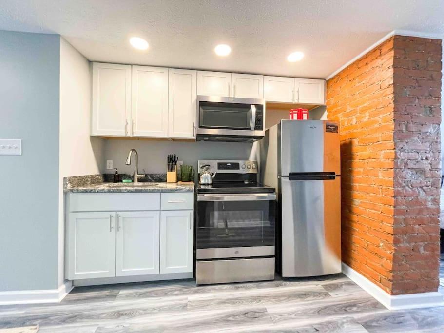 Modern Studio Apartment for Two - new AC - Housity