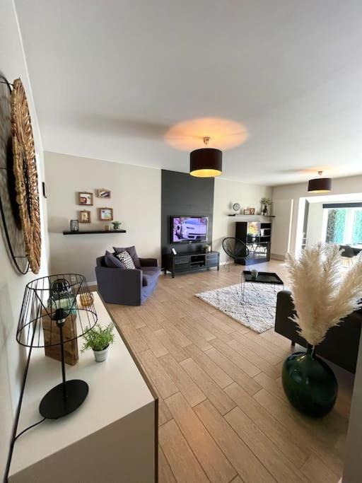 Agréable maison 3 chambres, 2 sdb, bureau, parking - Housity