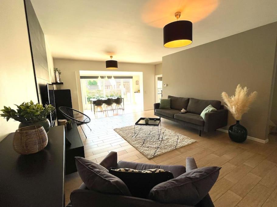 Agréable maison 3 chambres, 2 sdb, bureau, parking - Housity