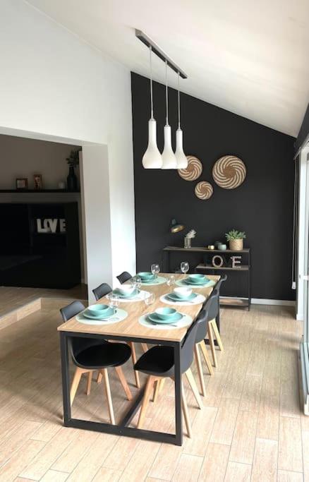 Agréable maison 3 chambres, 2 sdb, bureau, parking - Housity