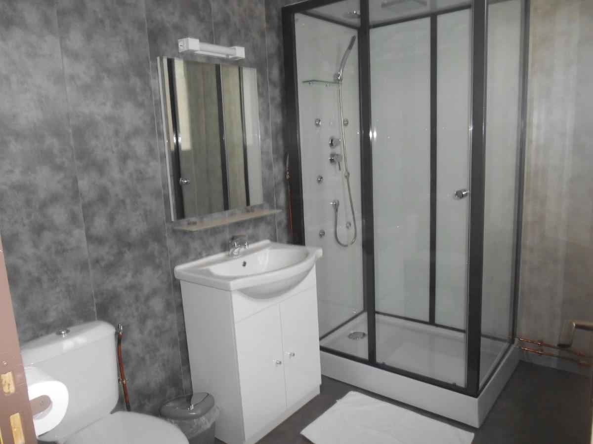 Salle de bains dans l'établissement Hôtel La Tente Verte
