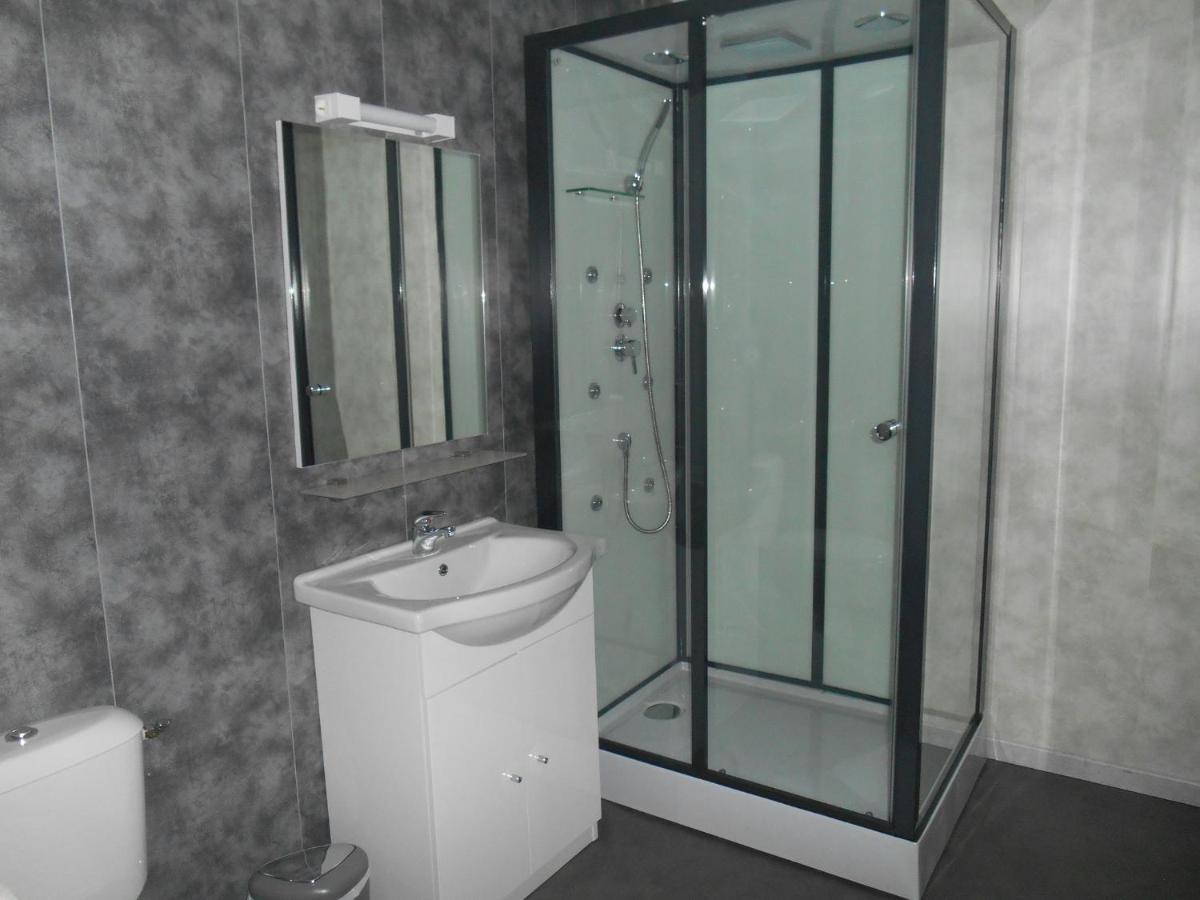 Salle de bains dans l'établissement Hôtel La Tente Verte