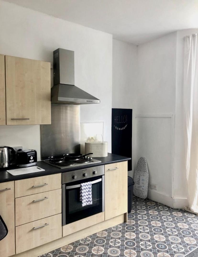 Uplands View, Richmond Tce, Flat 1 - Housity