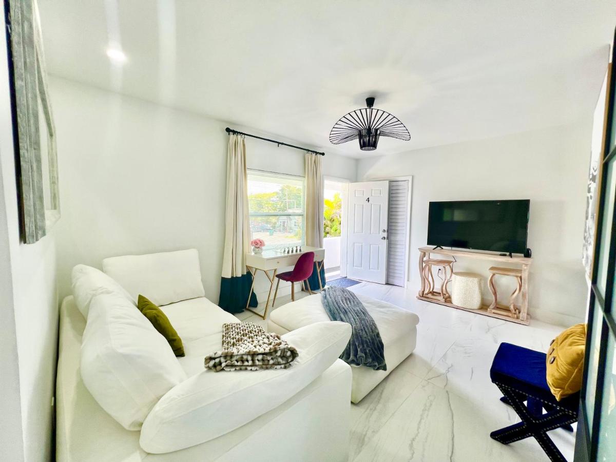 3 SEASONS AT THE CARRINGTON 3 SEPARATE 2 Bedroom 1 Bathroom Apartments AND a 3 Bedroom 2 Bathroom Villa - Housity