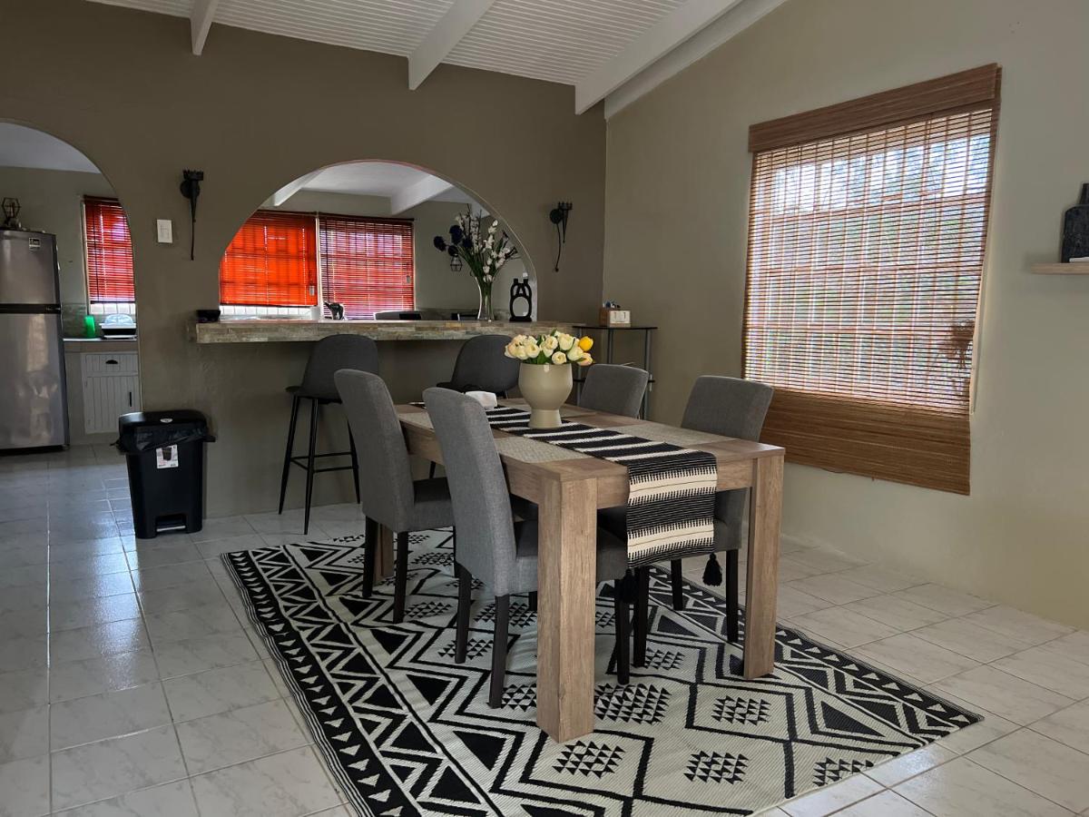 Casa Blanca Vacation Home - Housity