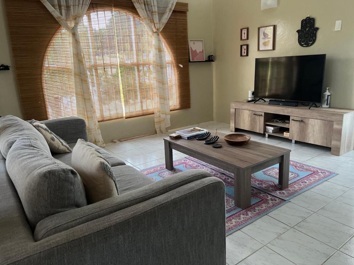Casa Blanca Vacation Home - Housity
