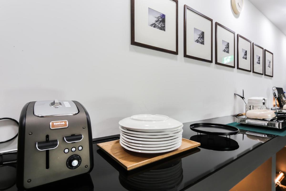 Seomyeon Brown-dot hotel Gold - Housity