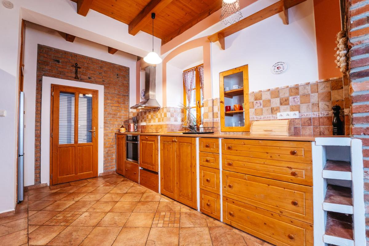 Andělský Dvůr - Housity