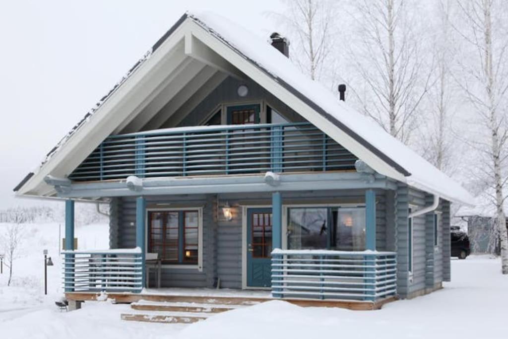 Villa Laakson Helmi 1 с камином, сауной, SPA, на берегу озера - Housity