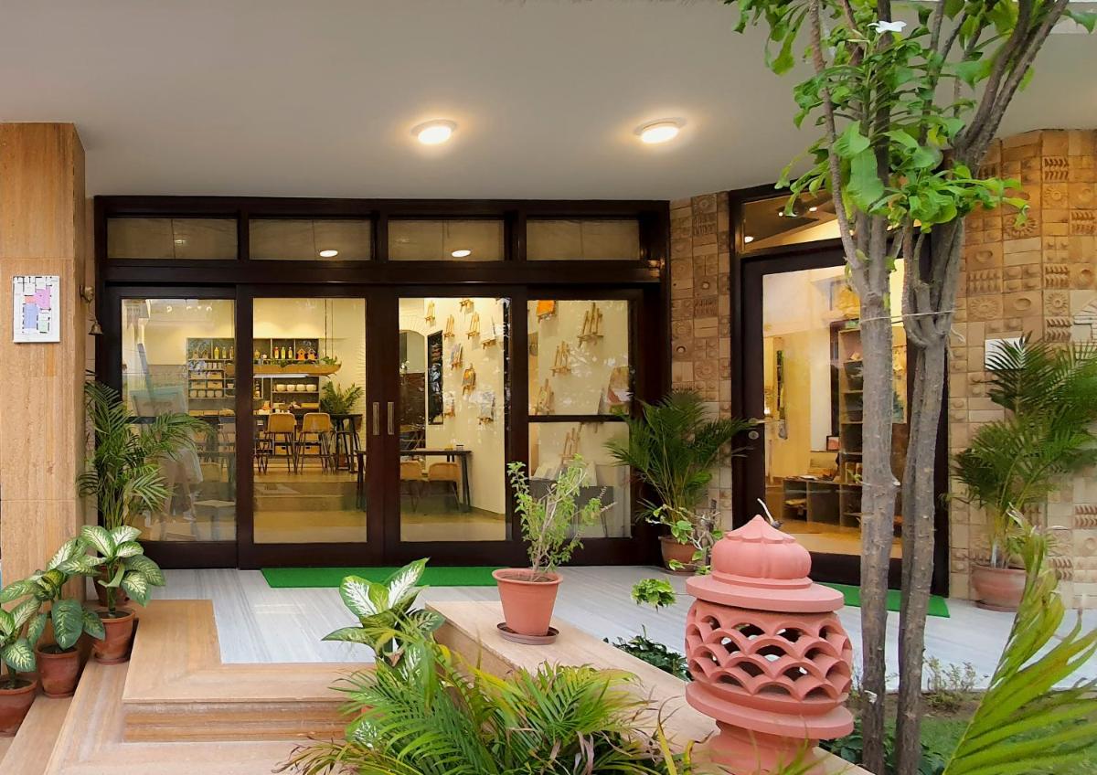 Suitetrails - The Art Ghar