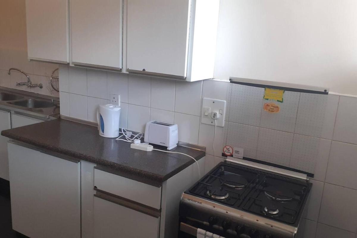 Spacious Executive Holiday Apartment In Bulawayo - Housity