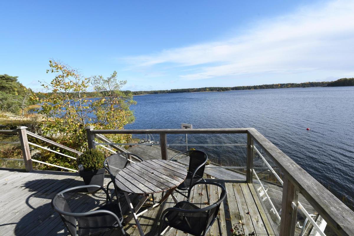 Unique house in Kopmannebro with fantastic lake plot - Housity
