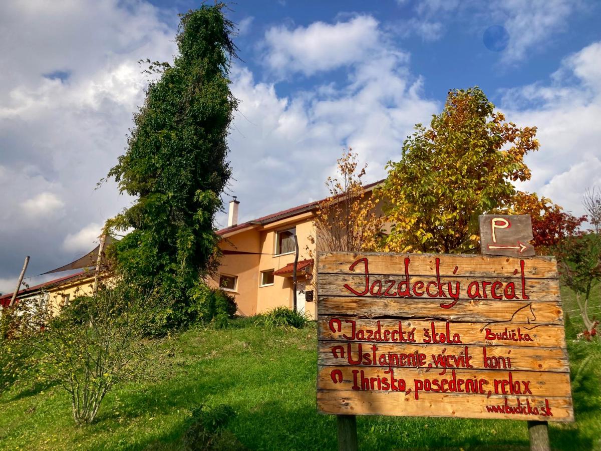Jazdecký areál Budička - Housity