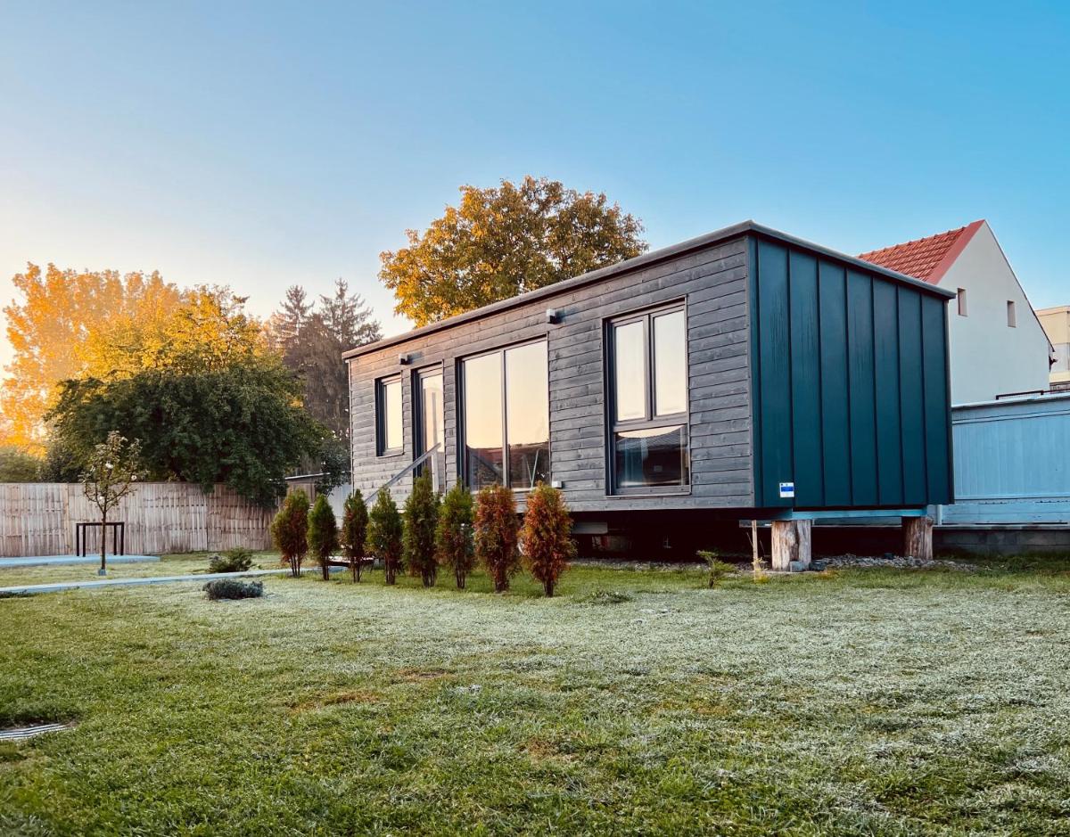 Pixel - Tiny Campus - Housity