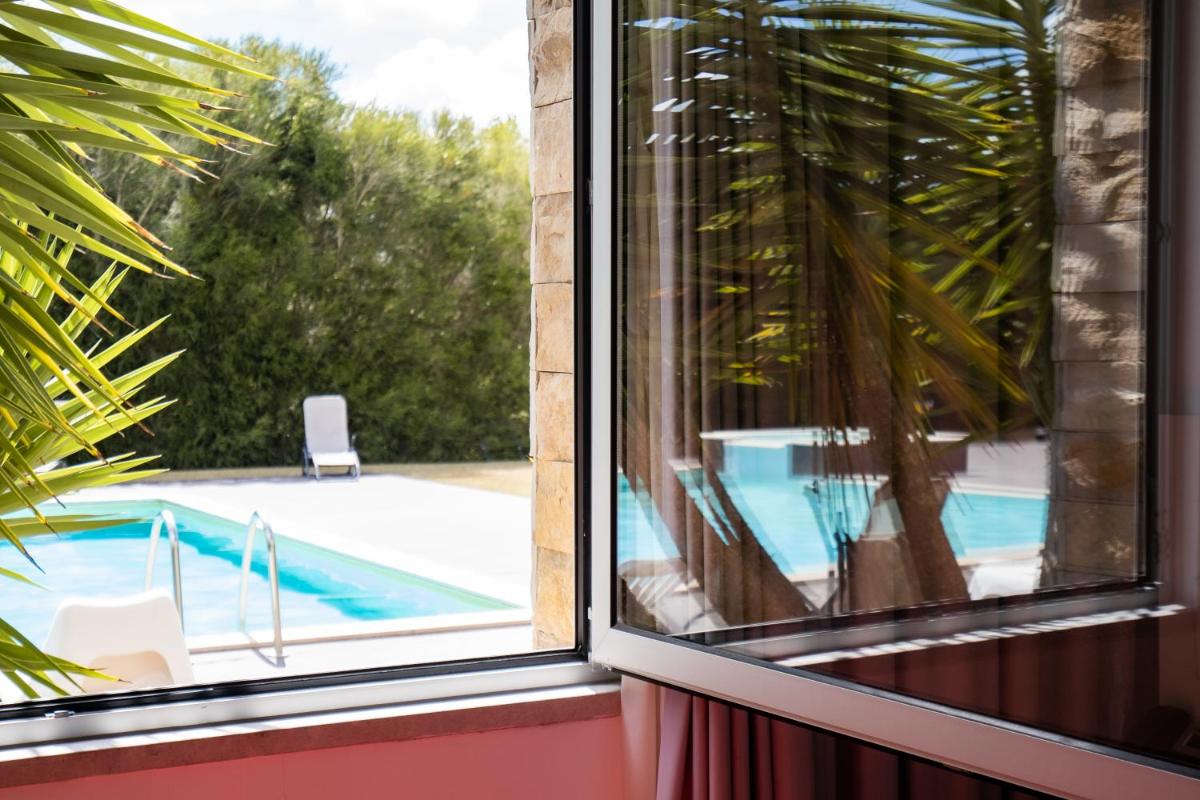 A piscina em ou perto de Hotel Vila D'Óbidos