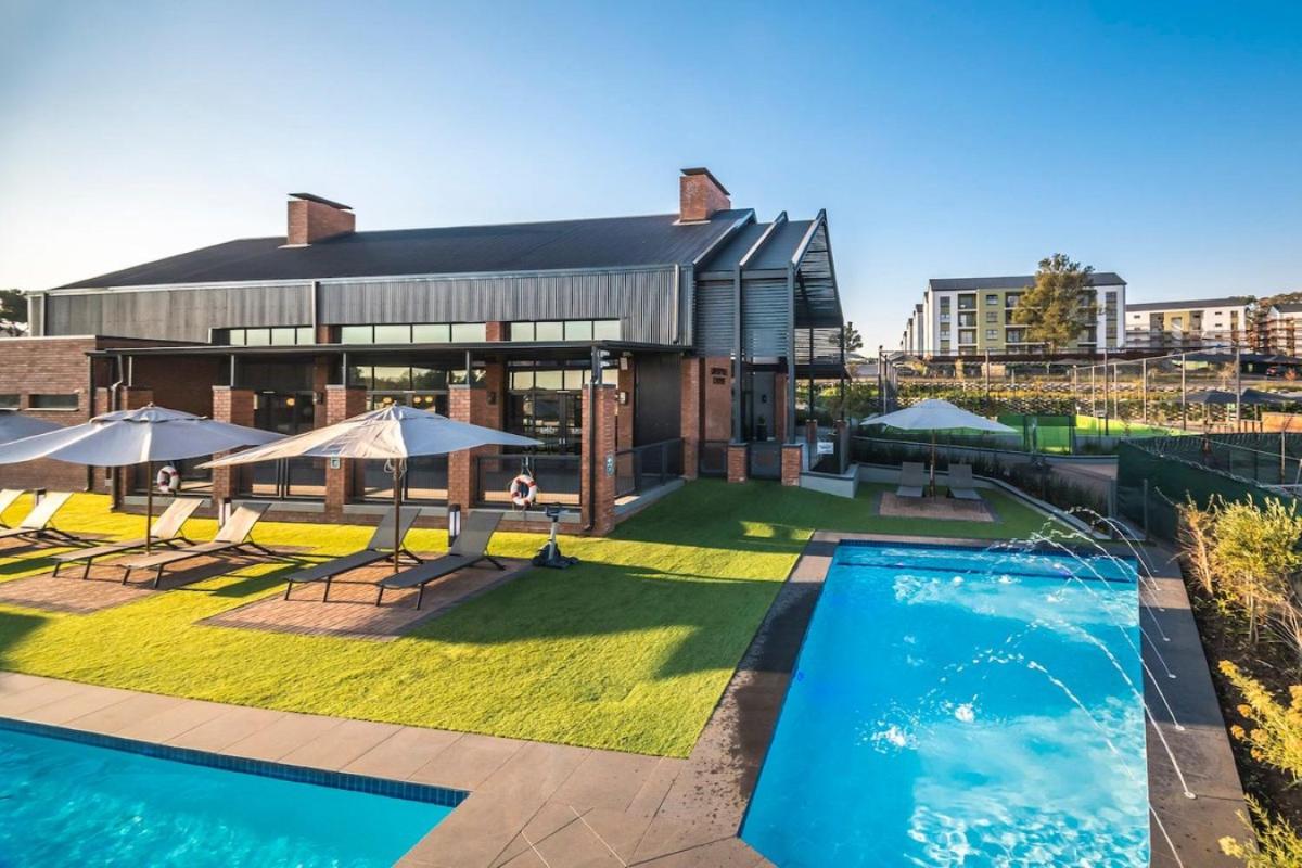 Suitetrails - Charms and bows studio apartment -near ORT airport