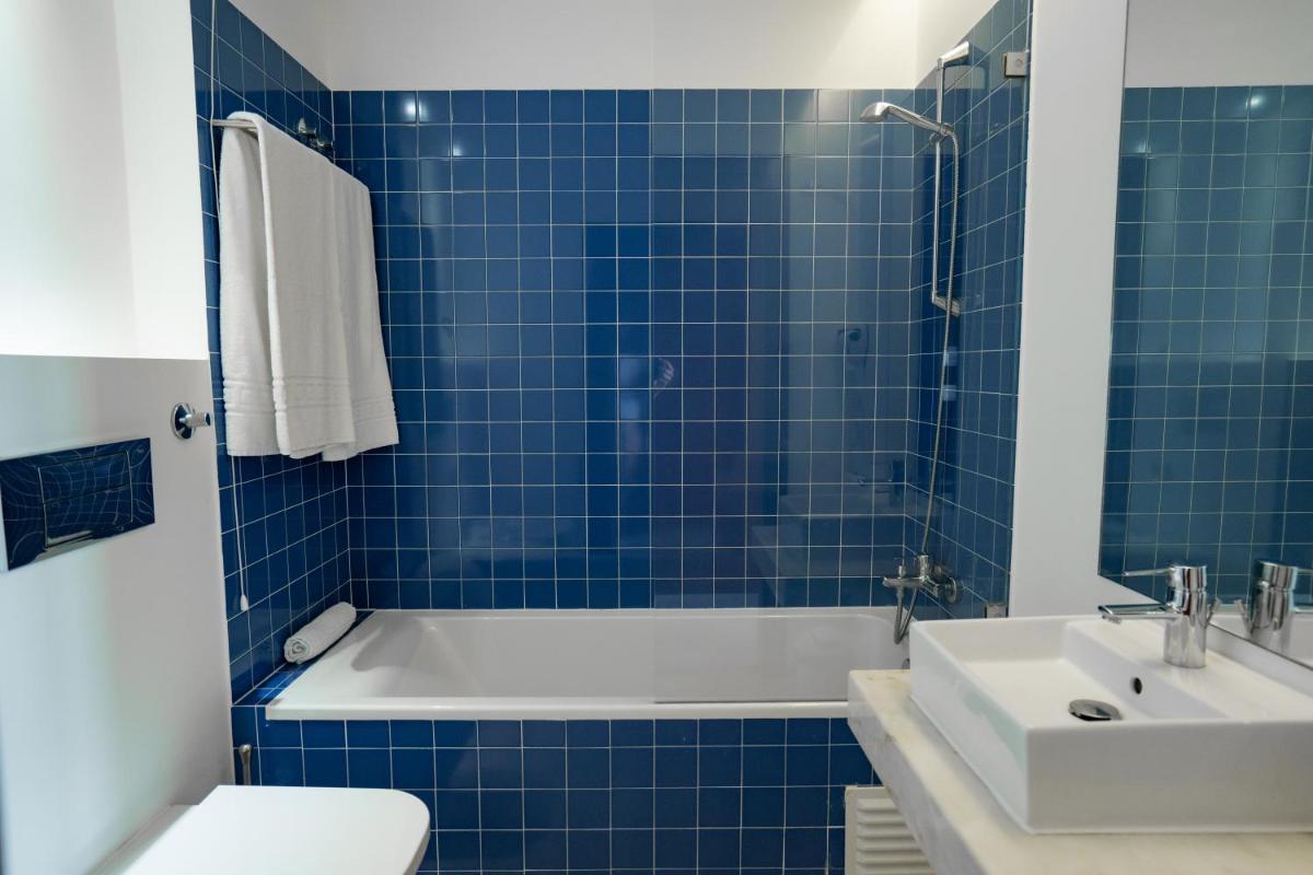 Uma casa de banho em Hotel Vila D'Óbidos
