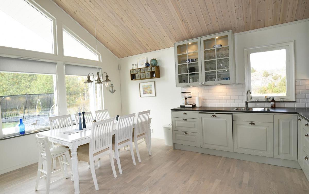 Nice cottage close to Iddefjorden, Strömstad - Housity