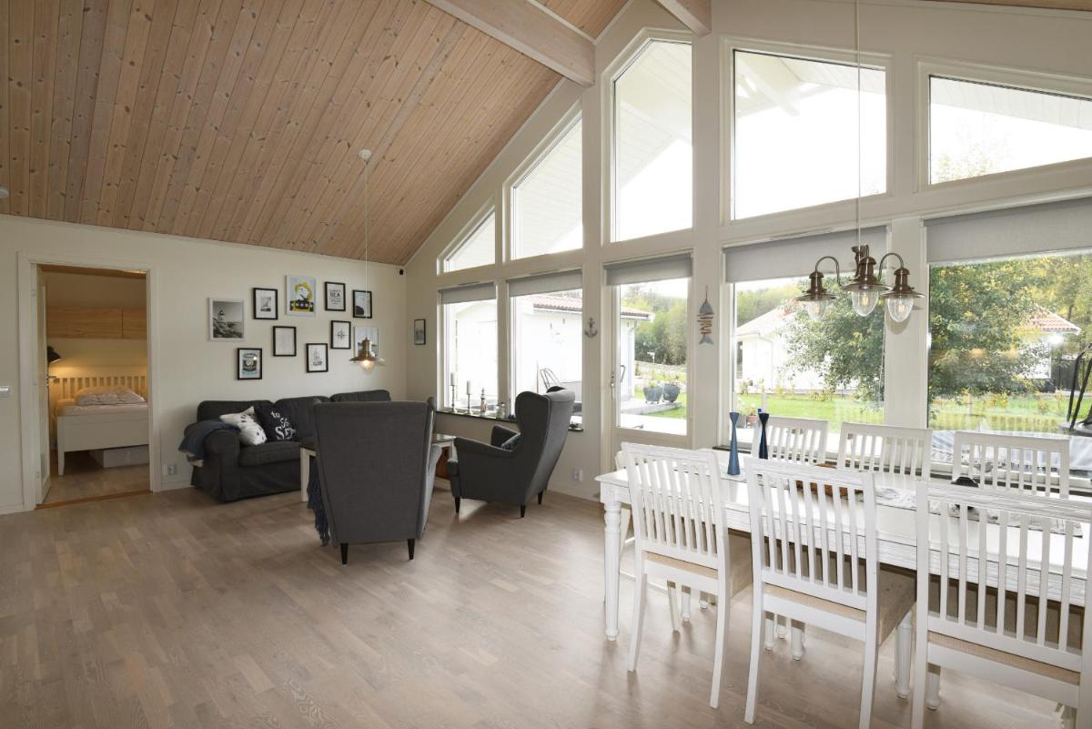 Nice cottage close to Iddefjorden, Strömstad - Housity