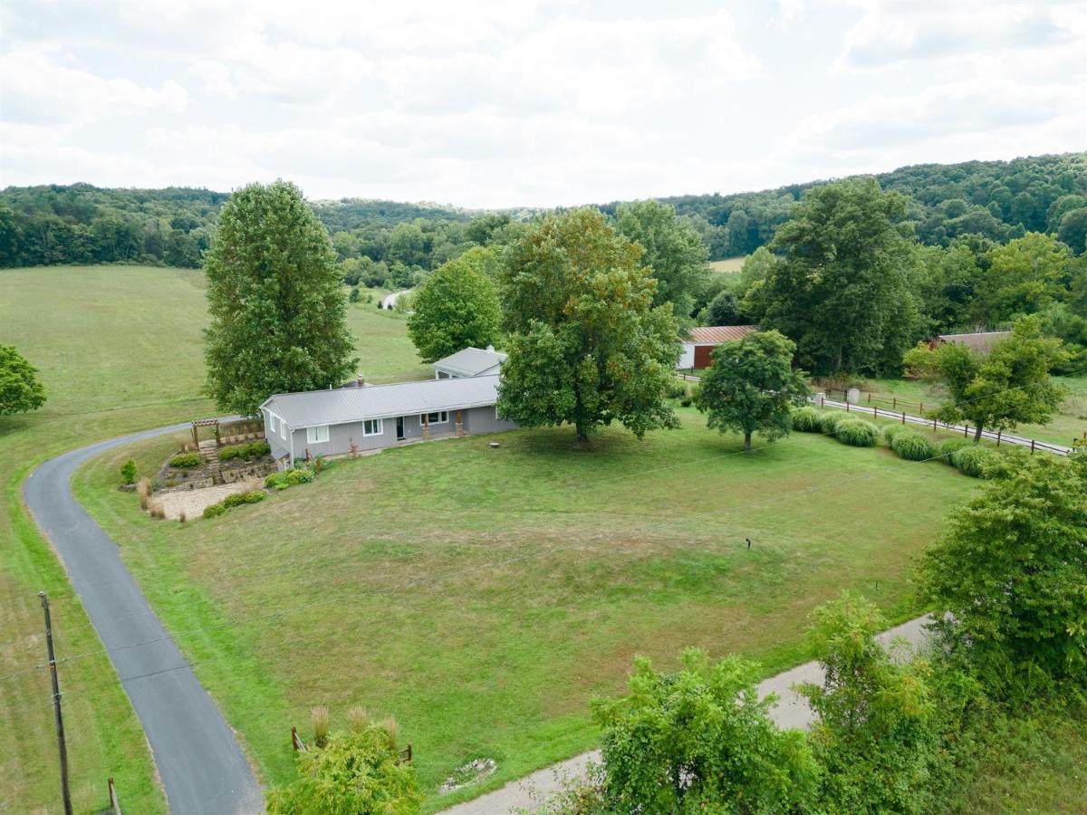 Secluded Villa on 50+ acres - near IU and Nashville - Housity