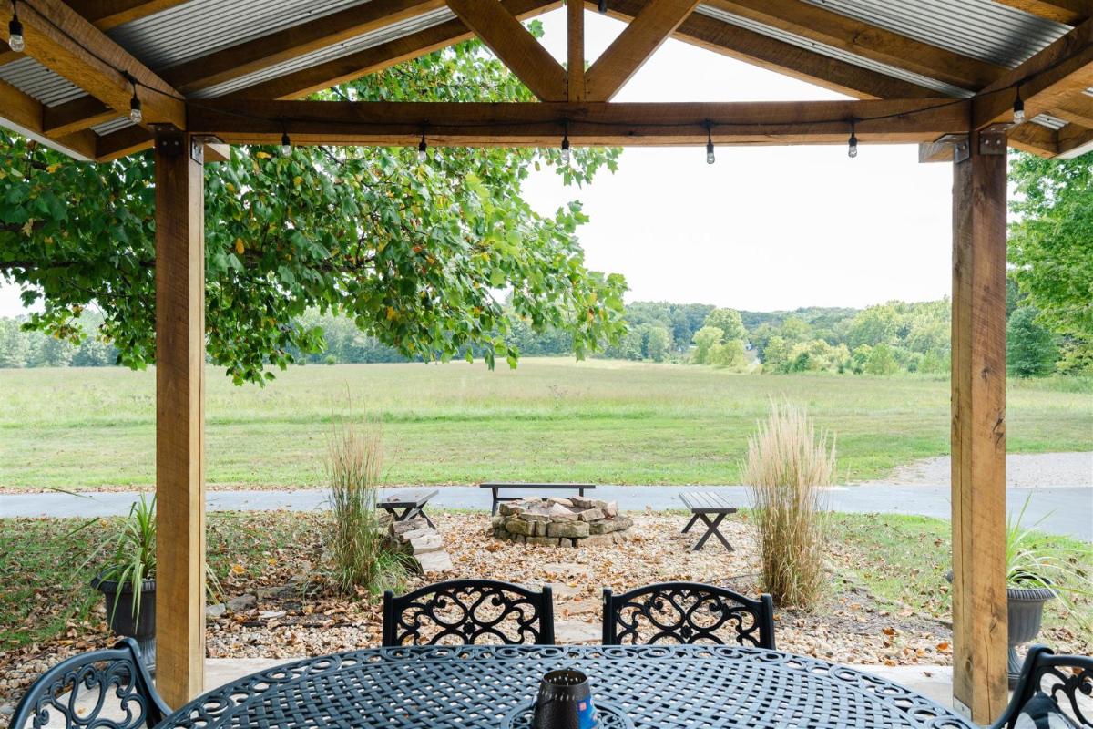 Secluded Villa on 50+ acres - near IU and Nashville - Housity