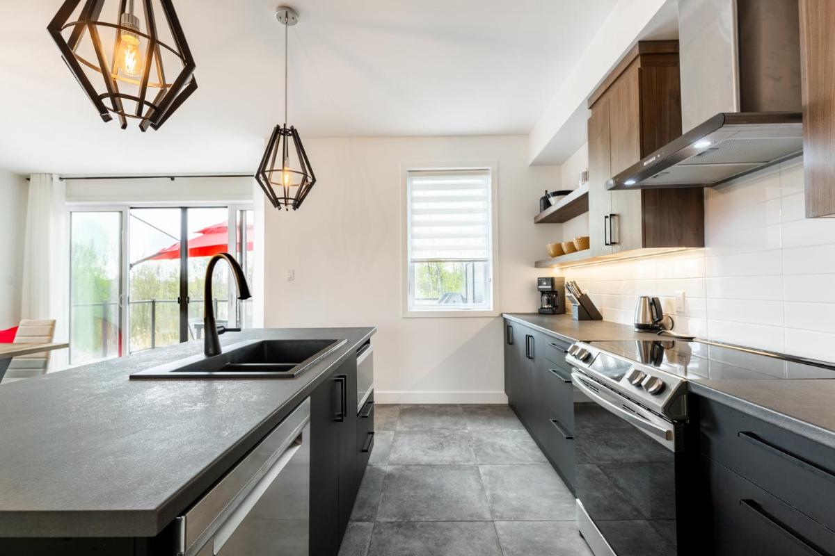 Le Memph Aigle spacious comfortable condo cottage eco friendly 3 bedrooms - hot tub & pool Memphrémagog Lake - Housity