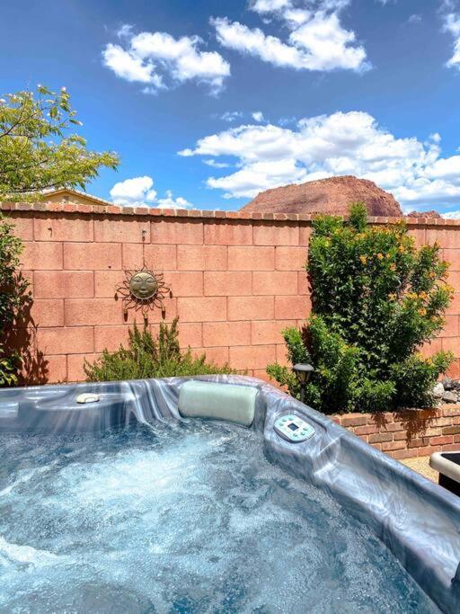 Sunny Roost * Hot Tub * Pool * Views * Snow Canyon - Housity