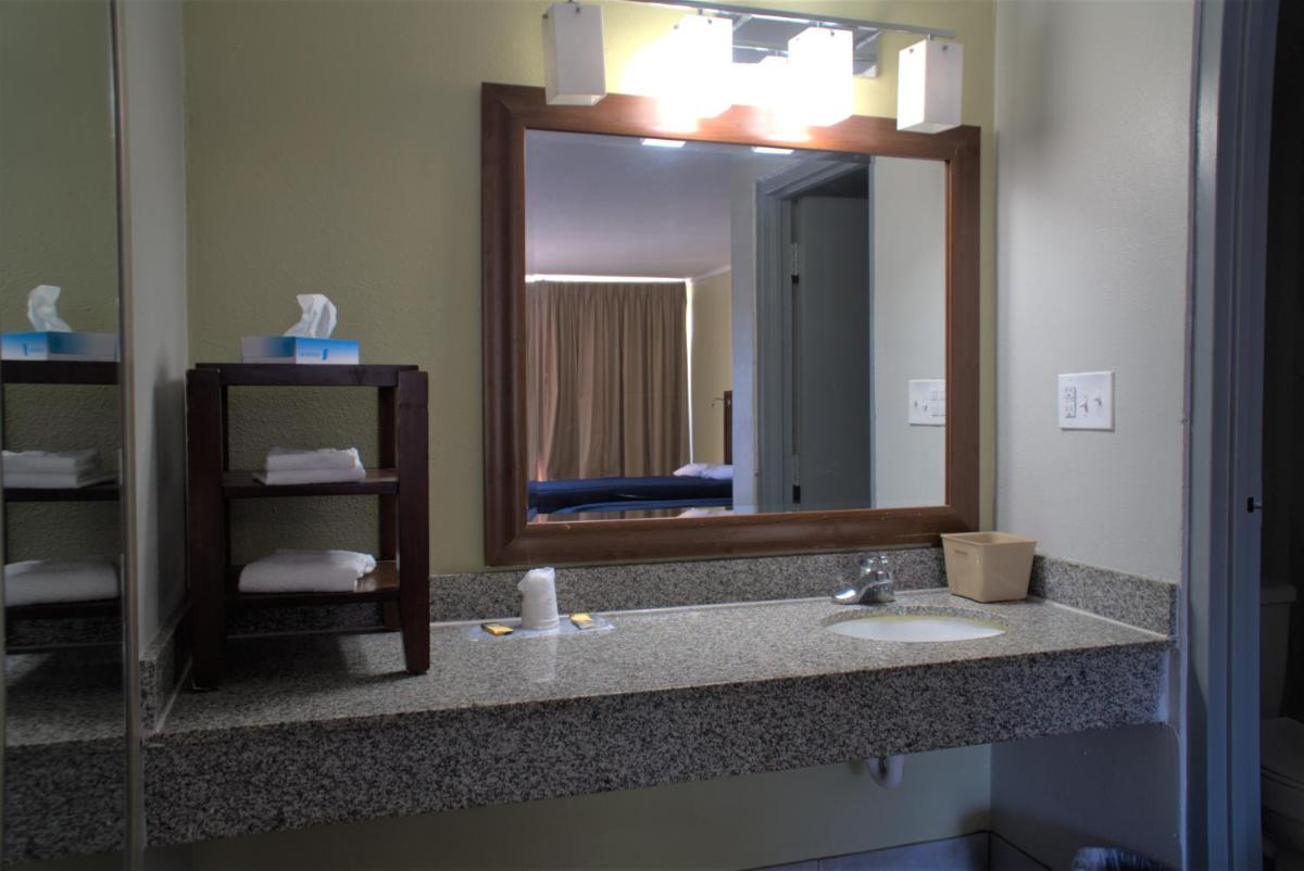 Eastern Shore Motel - Housity