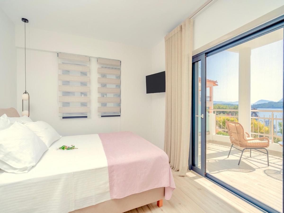 Luxury Villa Agios Dimitrios with private pool by DadoVillas - Housity