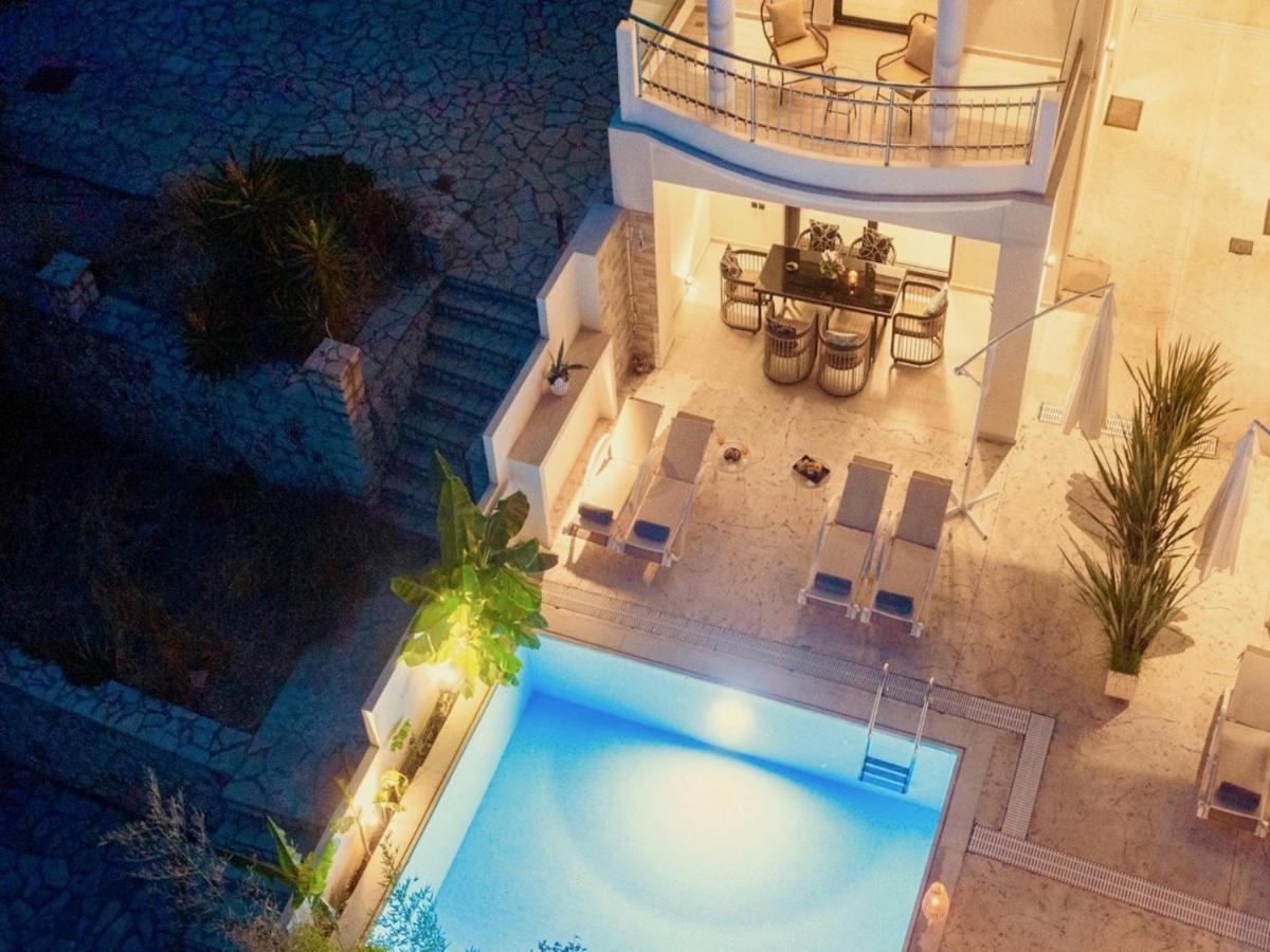 Luxury Villa Agios Dimitrios with private pool by DadoVillas - Housity