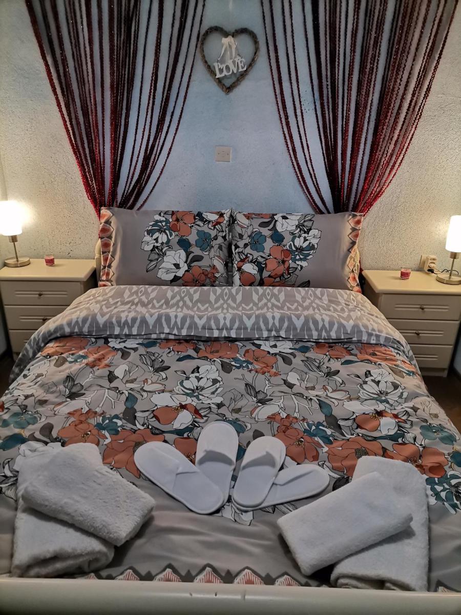 Frasta's Rose - Housity