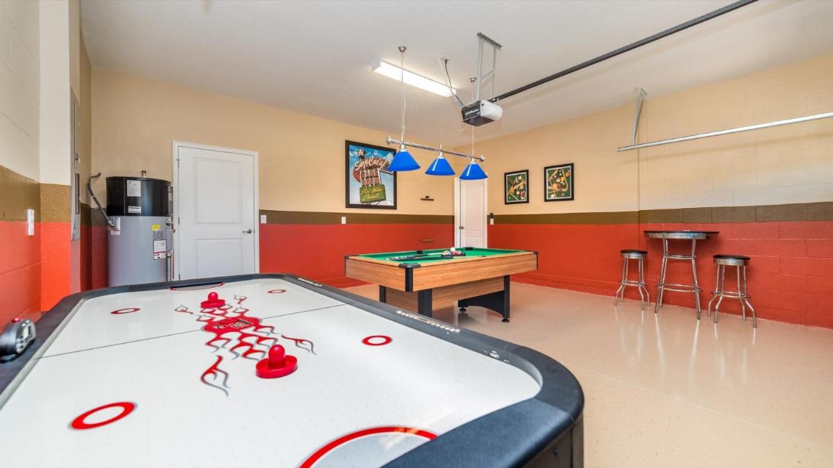 Immersive Magical Theater Room Cleveland Retreat - Housity