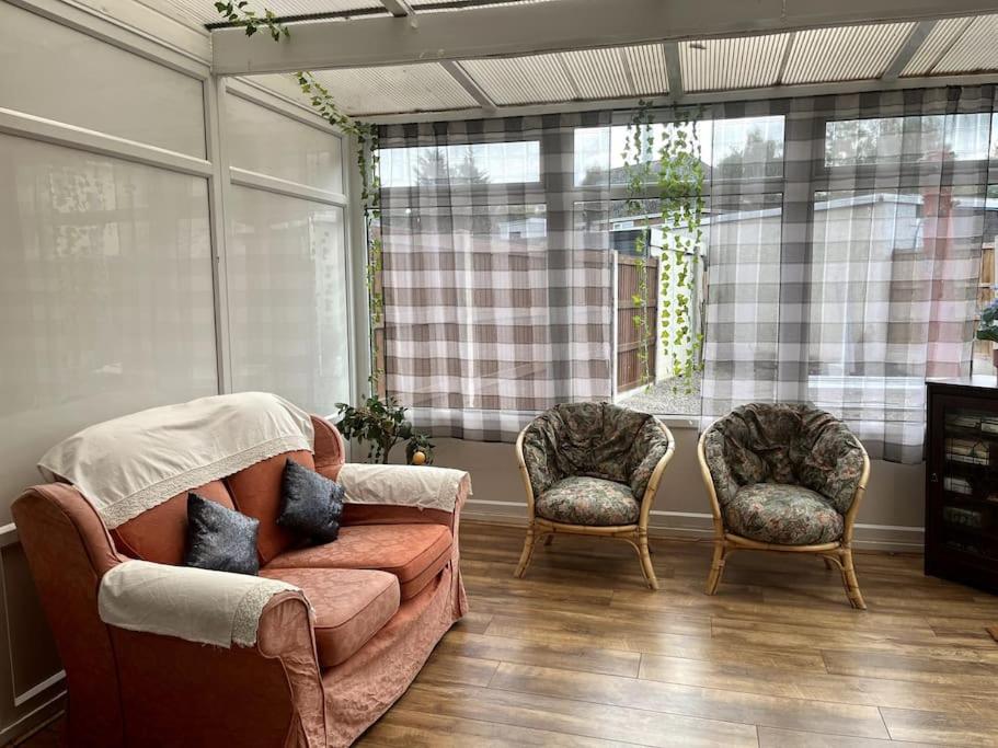 North Wales Holiday Accomodation with Free parking & WiFi - Housity