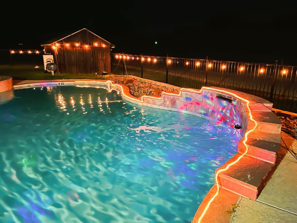 Luxury 11BR 6500 SFT Ranch Retreat near TX Motor Speedway - Sleeps 25 - Housity