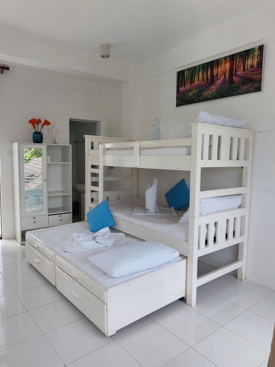 RRJ's BEACH RESORT - Housity