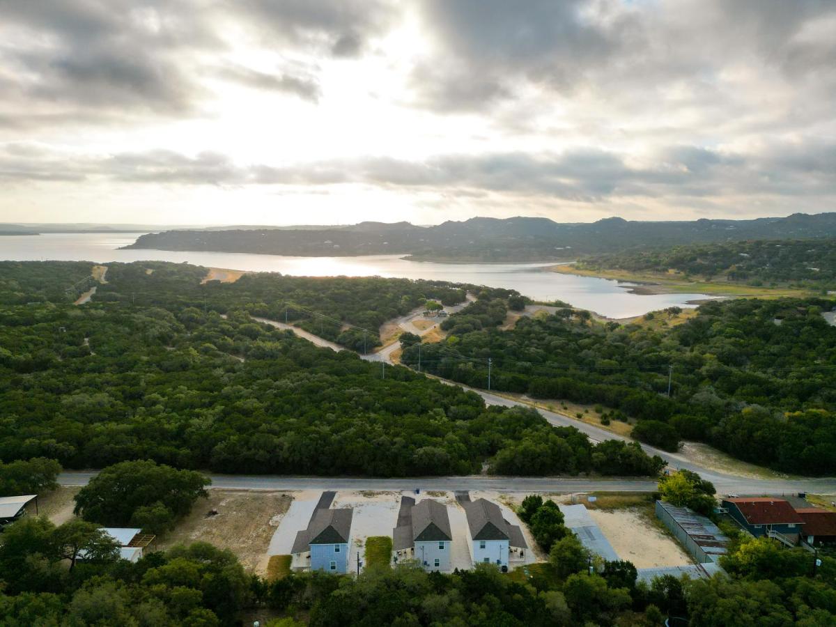 Lakeshore Retreat - Housity