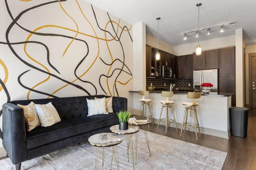 Downtown Houston Luxury Apartment - Housity
