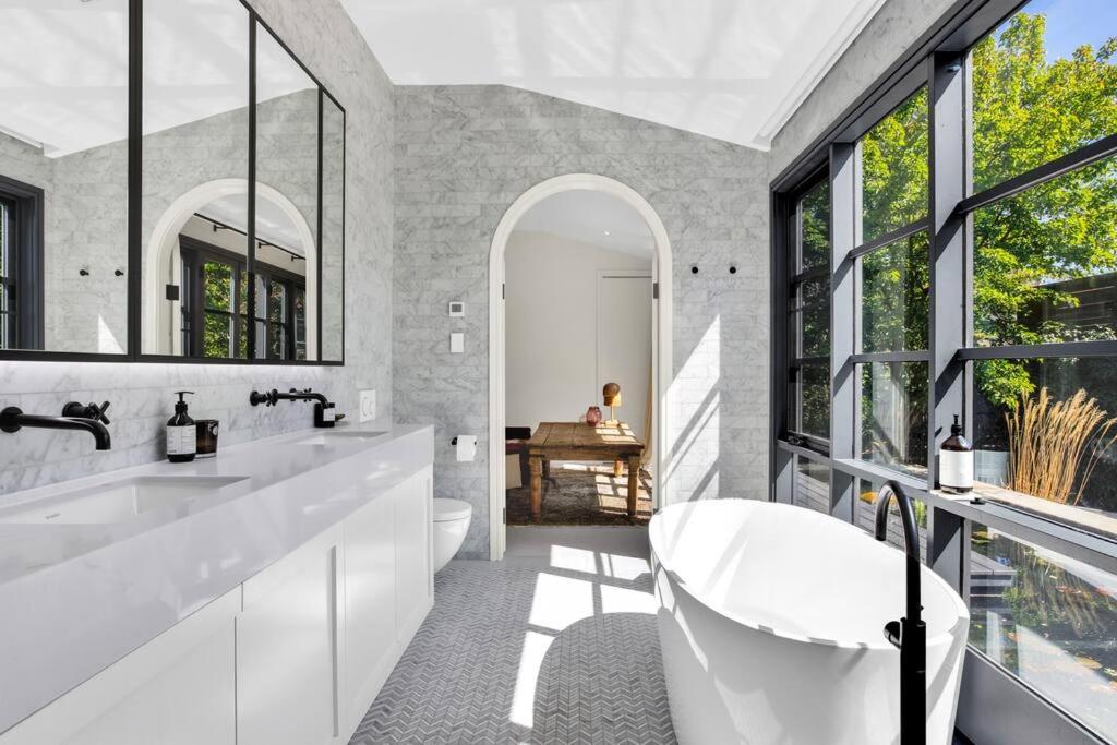 Darley House 5 Stars Ultimate Luxury Indoor Pool - Housity