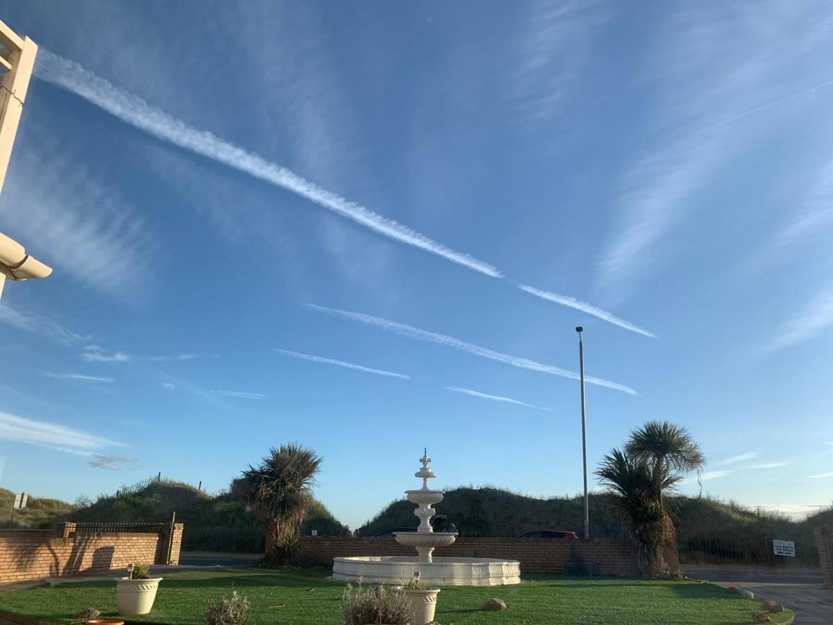 Beach Front Apartment with Free Parking, St Annes - Housity