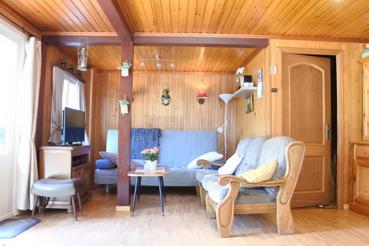 Charming holiday chalet located in a private estate with fenced garden - Housity