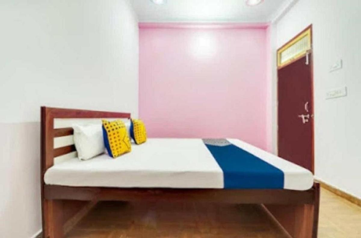 Suitetrails - Shree Lodge, Ayodhya