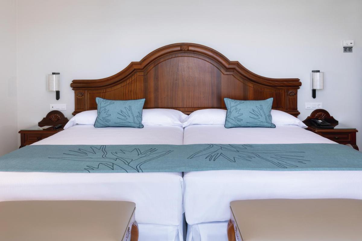 Uma cama ou camas num quarto em Hotel Riu Madeira - All Inclusive