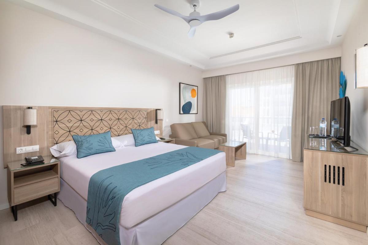 Uma cama ou camas num quarto em Hotel Riu Madeira - All Inclusive